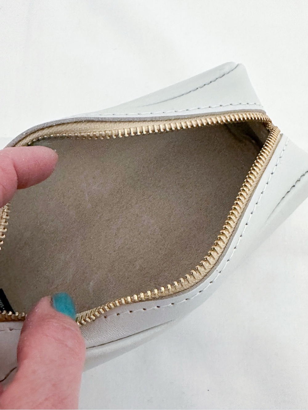 NEW Portland Leather Goods Ballpark Pouch in Mystery Shade White Great Gift Idea - Picture 2 of 12